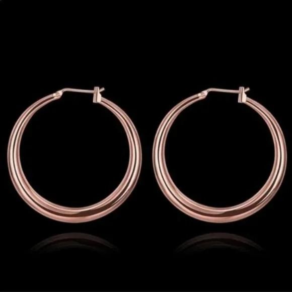 NEW 18K ROSE GOLD 1.5” ROUND HOOP EARRINGS, BEAUTIFUL EARRINGS, CUTE EARRINGS. - Picture 3 of 5